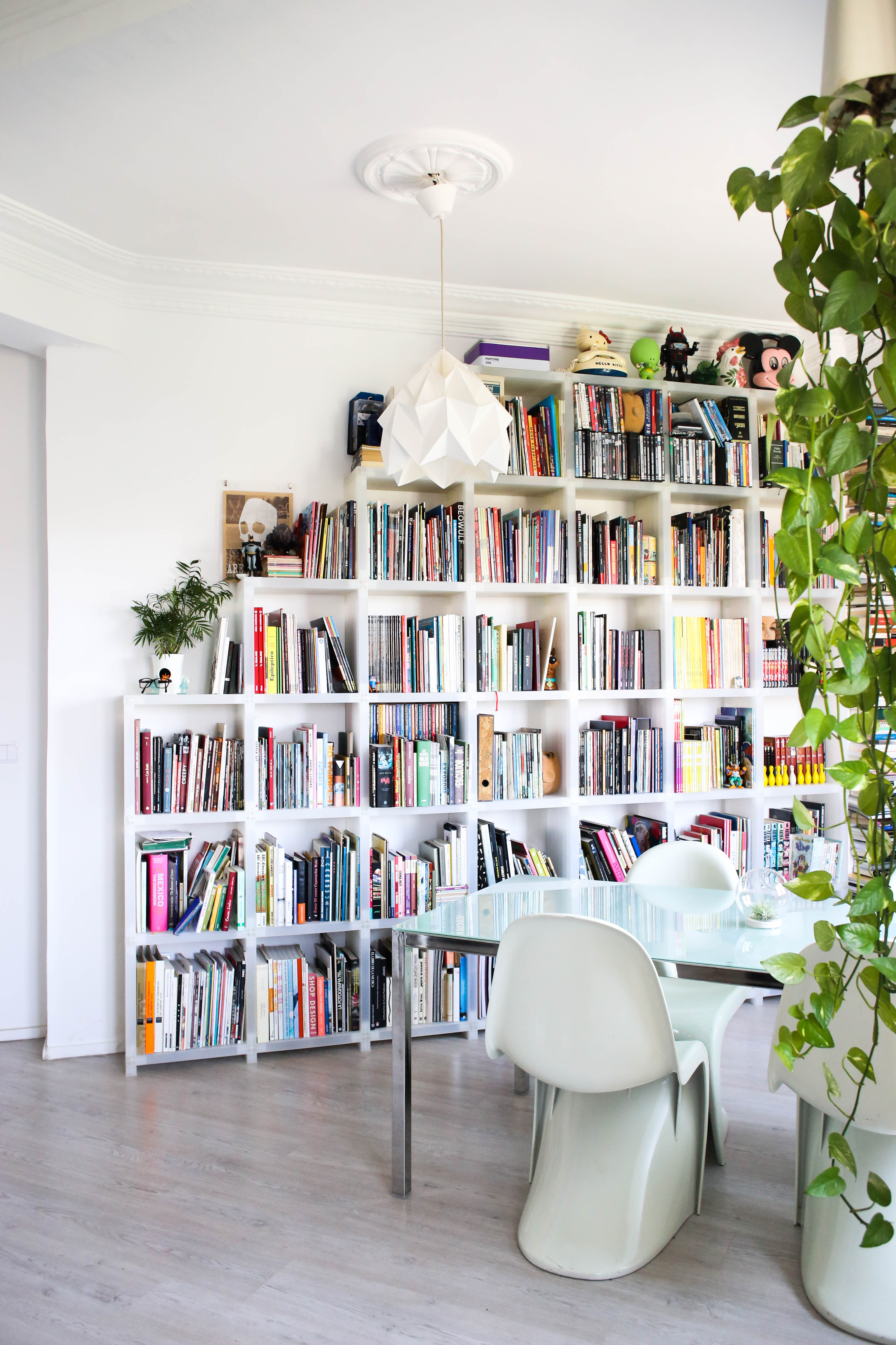 The Most Beautiful Floor to Ceiling Bookshelves Apartment Therapy